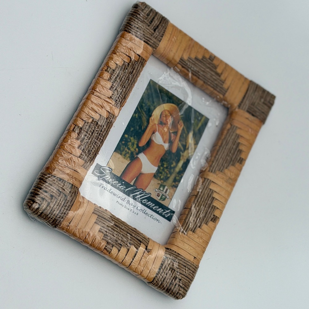Special Moment Tradewind Bay Woven Rattan Wicker 3.5x5 Picture Frame Coastal NEW